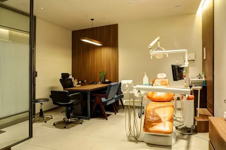 Consultation room, Gurugram clinic