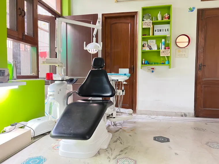 Treatment room in the Meera Bagh clinic